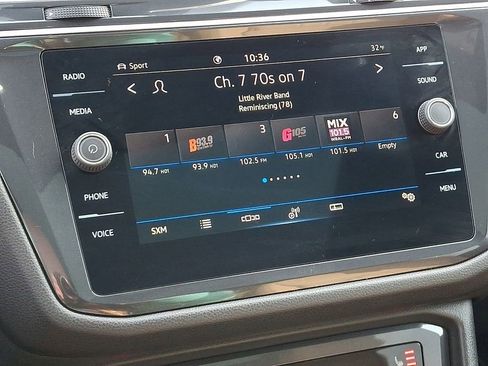 Used 2024 Volkswagen Tiguan SE w/ Panoramic Sunroof Package image 18