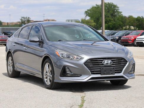 Used 2018 Hyundai Sonata Limited w/ Cargo Package FWD image 4
