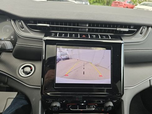 New 2025 Jeep Grand Cherokee L Altitude image 12