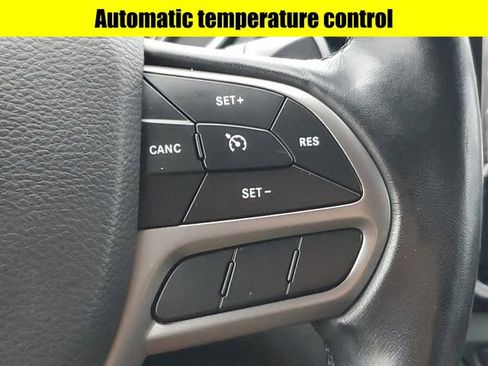 Used 2020 Jeep Cherokee Limited image 12