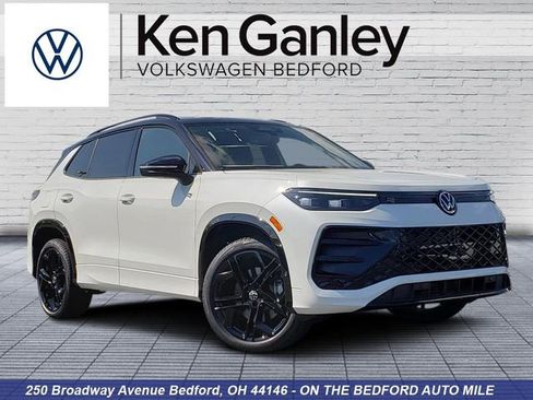 New 2026 Volkswagen Tiguan SE R-Line AWD/4WD image 1