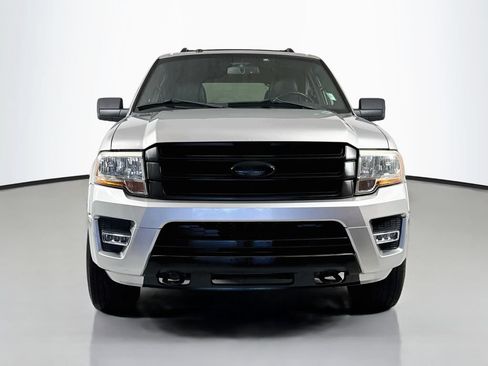 Used 2016 Ford Expedition XLT w/ Equipment Group 202A AWD/4WD image 2