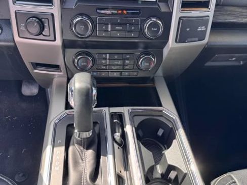 Used 2019 Ford F150 Lariat w/ FX4 Off-Road Package AWD/4WD image 13
