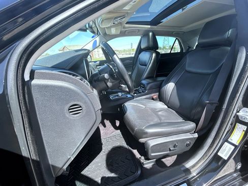 Used 2017 Chrysler 300 C RWD image 10