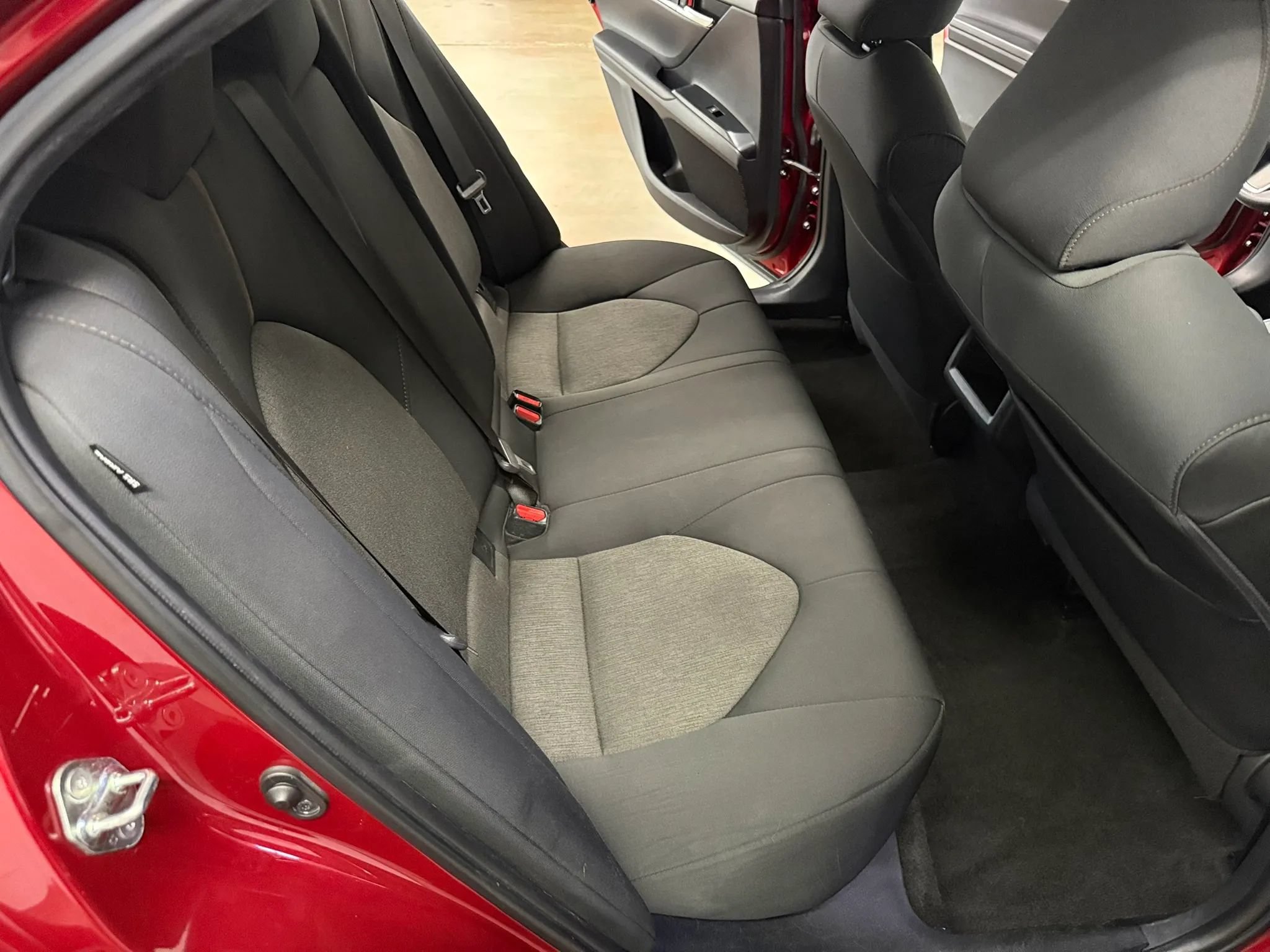 Used 2020 Toyota Camry LE FWD image 11