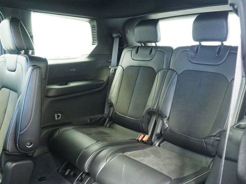 Used 2023 Jeep Grand Cherokee L Laredo image 16