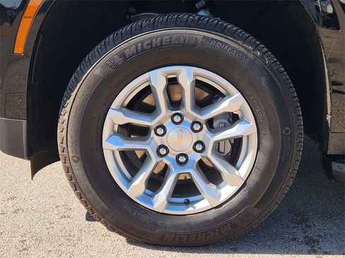 Used 2025 Chevrolet Suburban LS image 11