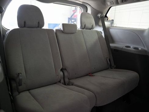 Used 2015 Toyota Sienna L image 35