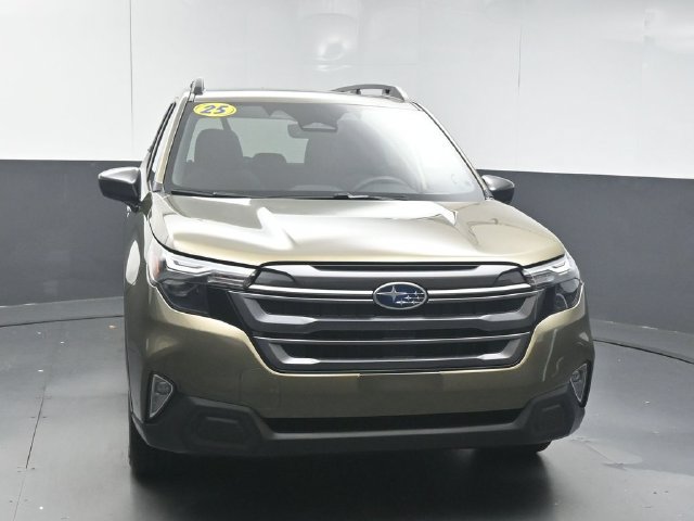 Used 2025 Subaru Forester Premium w/ Convenience Package #2 AWD/4WD image 3