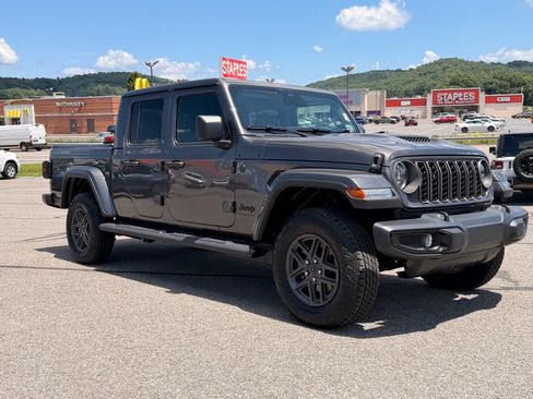 Used 2026 Jeep Gladiator Sport AWD/4WD image 9