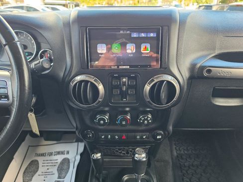 Used 2018 Jeep Wrangler Unlimited Sahara AWD/4WD image 14