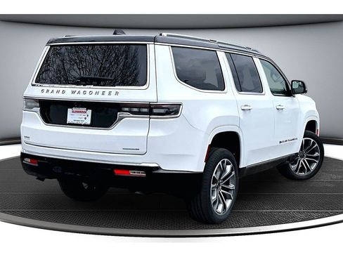 Certified 2024 Jeep Grand Wagoneer Series III w/ HD Trailer Tow Package AWD/4WD image 15