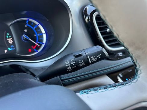Used 2020 Chrysler Pacifica Limited w/ Advanced Safetytec Group FWD image 26