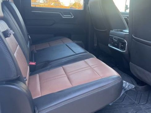 Used 2024 Chevrolet Silverado 2500 High Country w/ Technology Package image 9