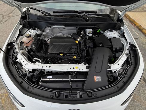 Used 2025 Buick Envista Sport Touring image 34