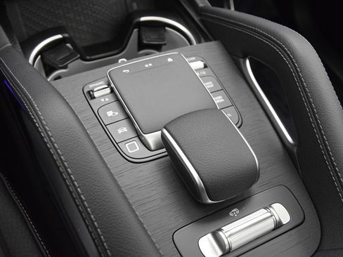 Used 2025 Mercedes-Benz GLE 450 4MATIC Coupe image 32