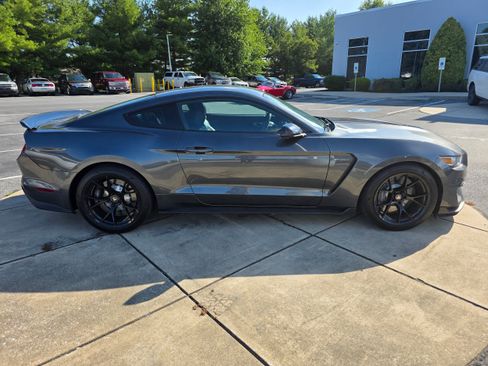 Used 2018 Ford Mustang Shelby GT350 w/ Convenience Package RWD image 6