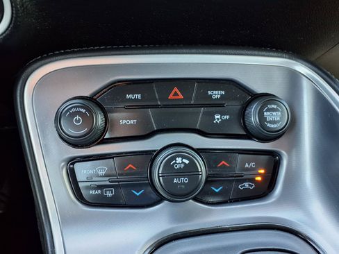 Used 2020 Dodge Challenger SXT RWD image 22