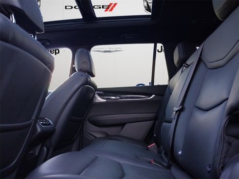 Used 2023 Cadillac XT6 Premium Luxury image 11