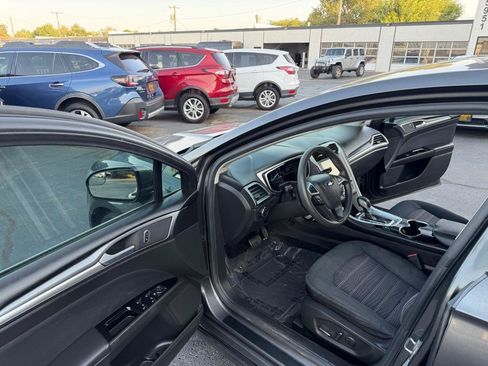 Used 2016 Ford Fusion SE FWD image 9