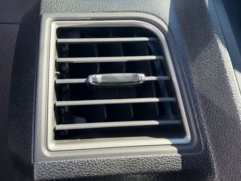 Used 2019 Ford Explorer XLT w/ Equipment Group 202A image 9