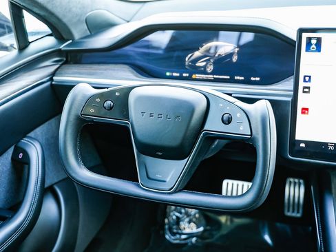 Used 2021 Tesla Model S Plaid image 13