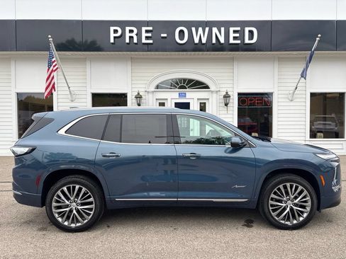 Certified 2025 Buick Enclave Avenir w/ Trailering Package, 5000 lbs. AWD/4WD image 4