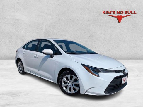 Certified 2023 Toyota Corolla LE image 1