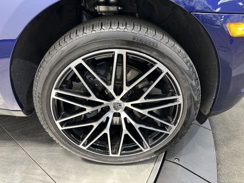 Certified 2026 Porsche Macan AWD/4WD image 11