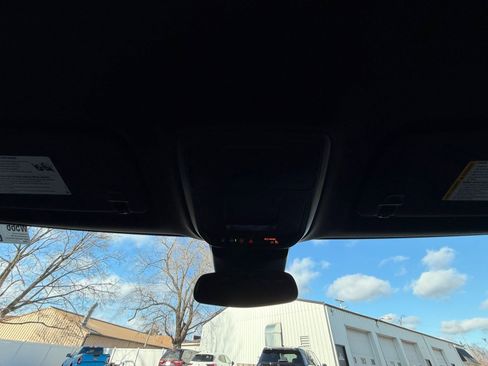 Used 2025 Buick Enclave Preferred w/ Power Package image 28