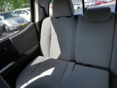 Used 2019 Toyota Tacoma SR5 AWD/4WD image 12