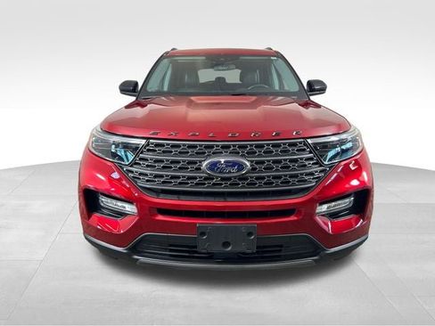 Used 2024 Ford Explorer XLT w/ Equipment Group 202A AWD/4WD image 9