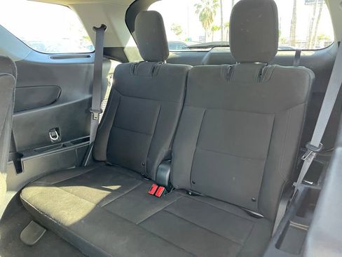 Used 2024 Ford Explorer XLT image 17