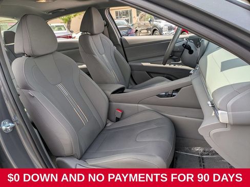 Used 2025 Hyundai Elantra SEL FWD image 28