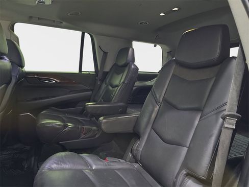 Used 2018 Cadillac Escalade Luxury image 16