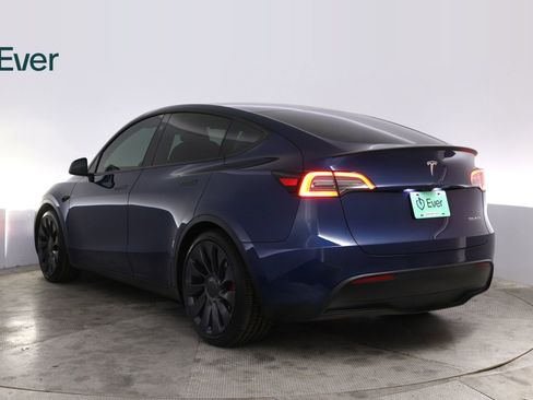 Used 2024 Tesla Model Y Performance AWD/4WD image 17