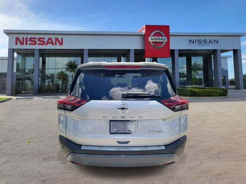 Used 2021 Nissan Rogue SV w/ Premium Package AWD/4WD image 3