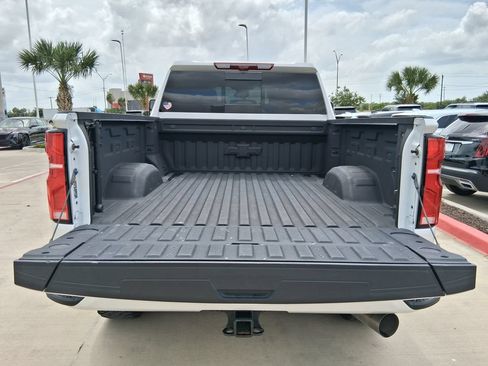 Used 2025 Chevrolet Silverado 2500 High Country w/ Technology Package AWD/4WD image 6