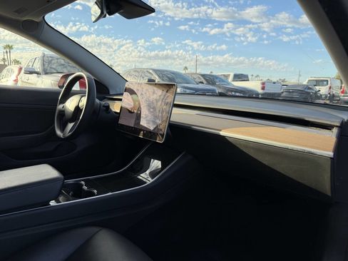 Used 2020 Tesla Model 3 Standard Range Plus image 25