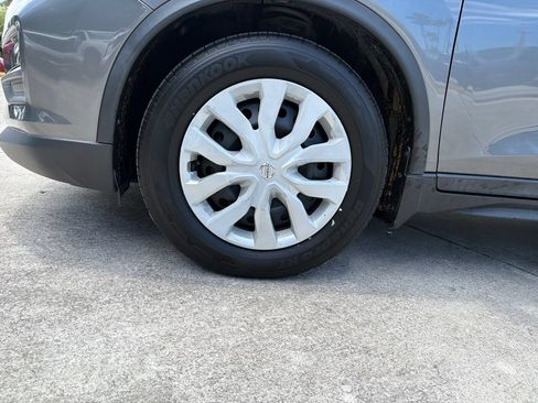 Used 2019 Nissan Rogue S FWD image 10