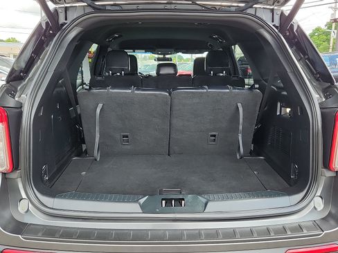 Used 2020 Ford Explorer XLT w/ Equipment Group 202A AWD/4WD image 28