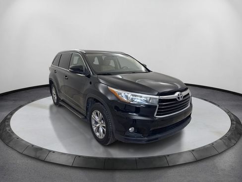 Used 2015 Toyota Highlander XLE FWD image 3