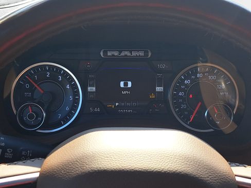 Used 2019 RAM 1500 Laramie AWD/4WD image 17