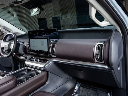 Used 2025 Ford Expedition Platinum w/ Platinum Ultimate Package image 18