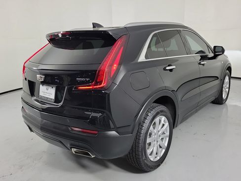 Used 2023 Cadillac XT4 Luxury w/ Cold Weather Package FWD image 4