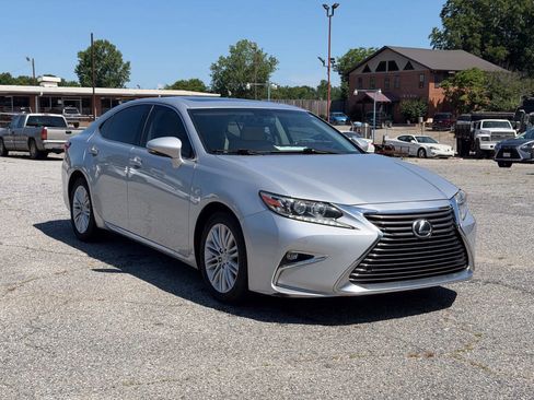 Used 2016 Lexus ES 350 w/ Premium Package w/Wood Trim FWD image 4