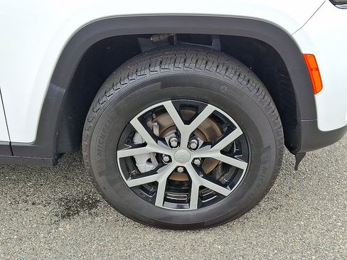 Used 2024 Jeep Grand Cherokee Limited AWD/4WD image 19