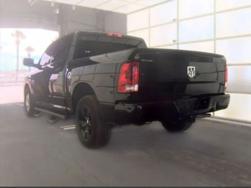 Used 2017 RAM 1500 Express RWD image 3