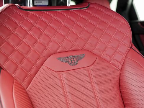 Used 2022 Bentley Bentayga V8 image 51