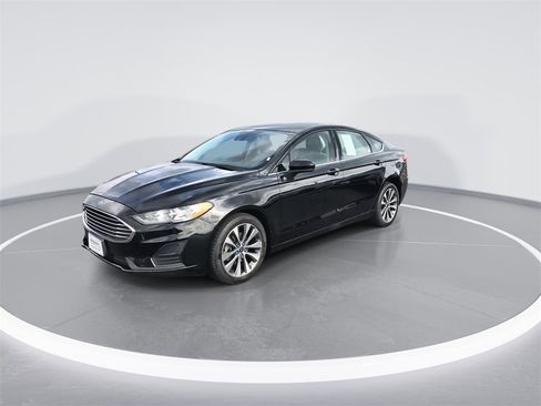 Used 2020 Ford Fusion SE image 4